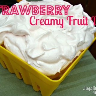 Creamy Strawberry Fruit Dip - Juggling Act Mama #strawberry #yogut #fruitdip #coolwhip