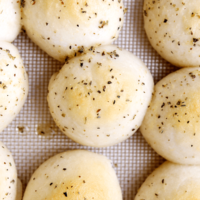 Garlic and Herb Cheese Bombs make a perfect appetizer or great last minute addition to an Italian dinner! #cheese #bread #appetizer