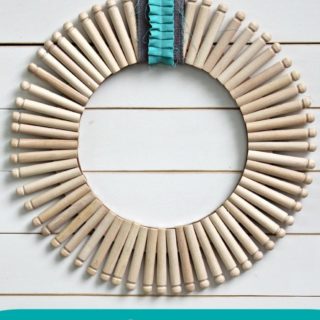 Doll Pin Wreath via View From The Fridge. Simple, Neutral, and Stunning.