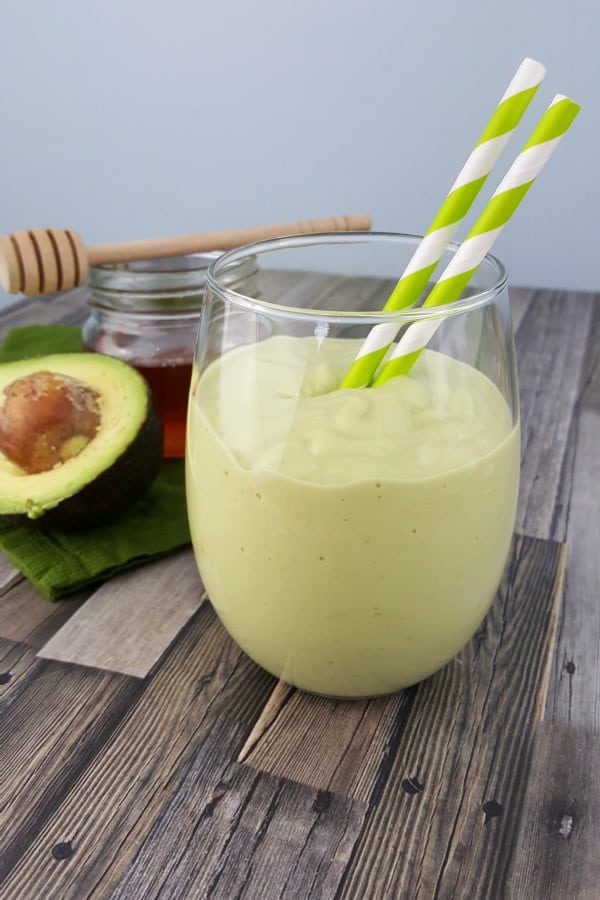 Avocado smoothie in a glass.