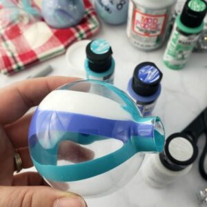 How to Make Marbled DIY Ornaments #ad #PlaidCrafts #jugglingactmama