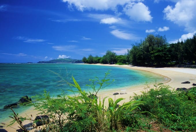 Beautiful Anini Beach in Kauai is the perfect family friendly spot.