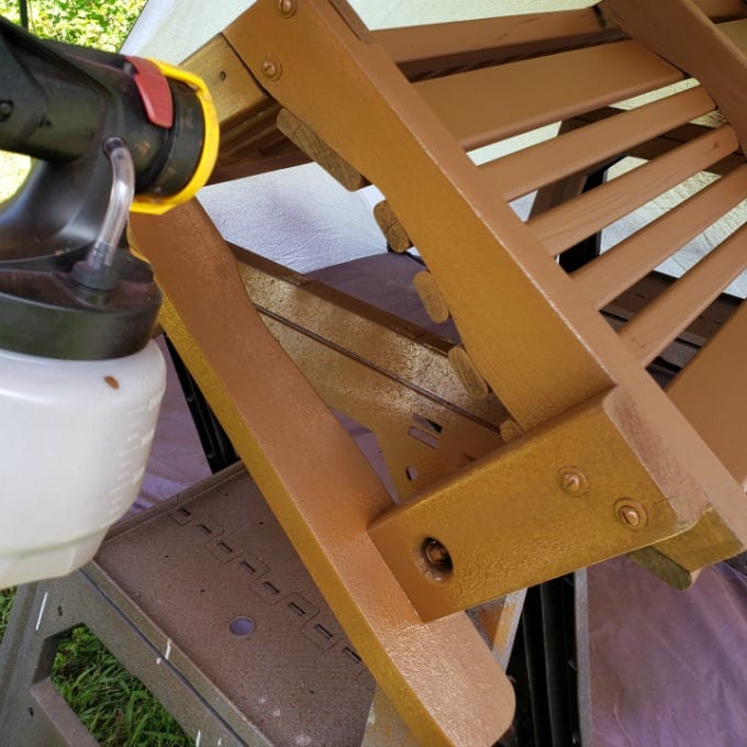 A wooden swing bench being painted using the Wagner Flexio 4000 paint sprayer.