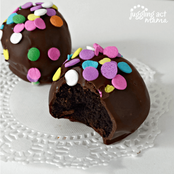 Close up image of Oreo Truffles.