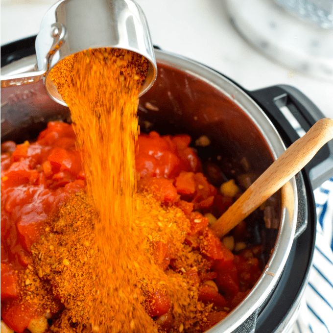 How to make beef chili in the instant pot.