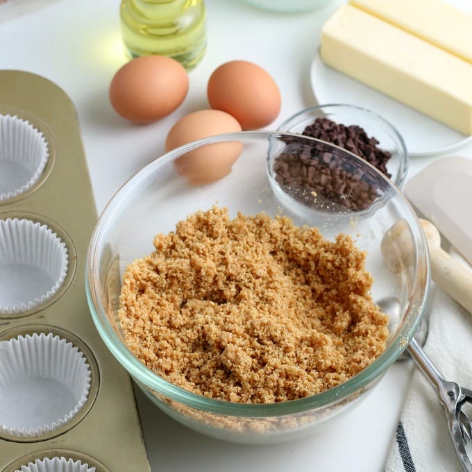 How to make s'mores cupcakes.