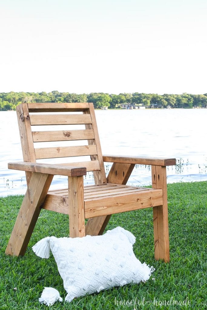 DIY Outdoor Patio Furniture - Outdoor Lounge Chair Build Plans from Houseful of Handmade.