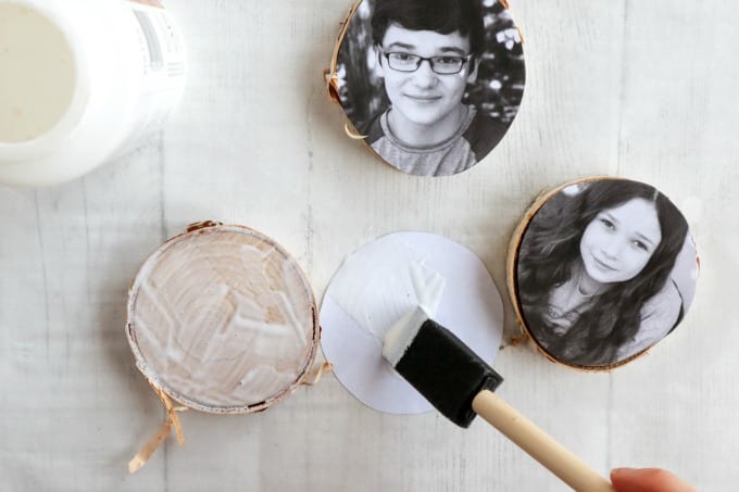 Wood Slice Photo Ornaments tutorial, step by step instructions for creating this ornament craft using mod podge.
