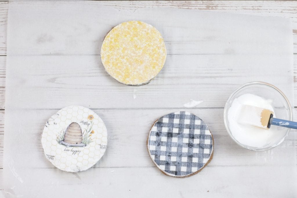 Mason Jar Lid Coasters DIY project with Insul-Brite for a Double-Sided Coffee Coaster:
step by step instructions for making with mason jar lids, paint, fabric, cork and mod podge.