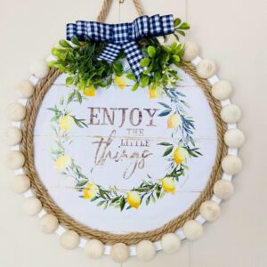 Finished pizza pan wreath in a farmhouse style.