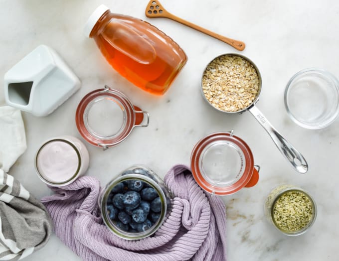 Ingredients to make blueberry overnight oats.
