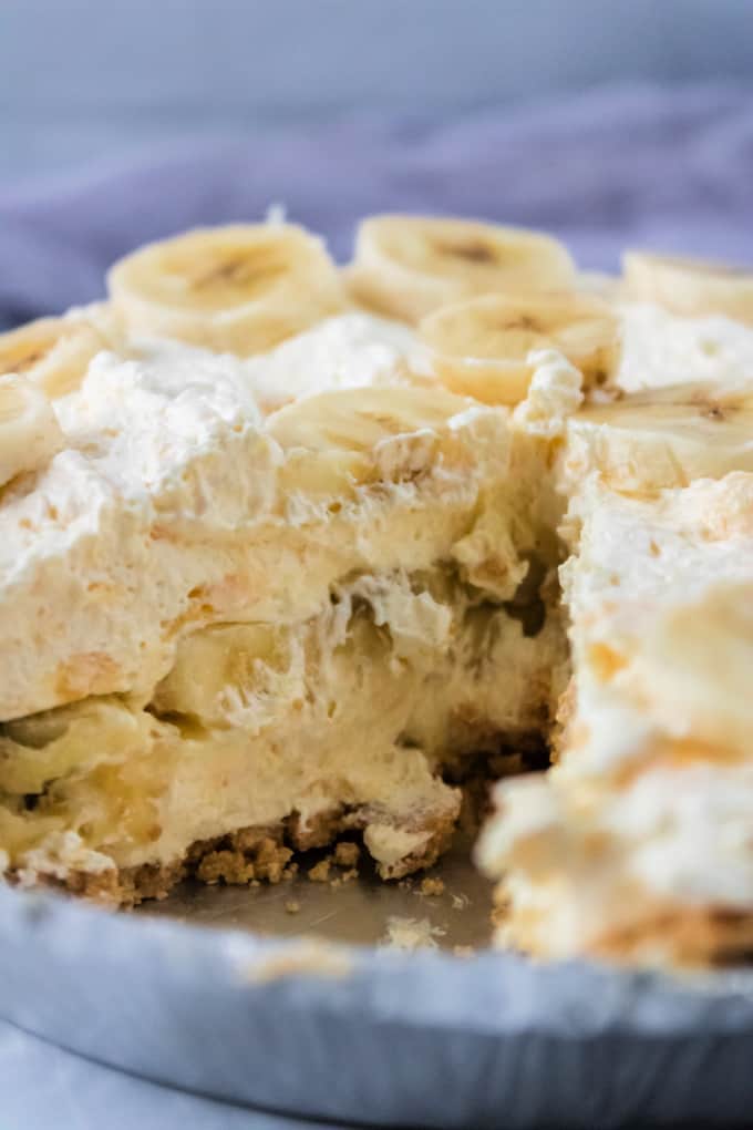 Cross section of a banana pudding pie.
