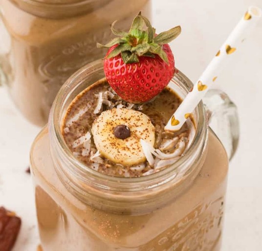 Weight Gain Chocolate Smoothie with a straw.