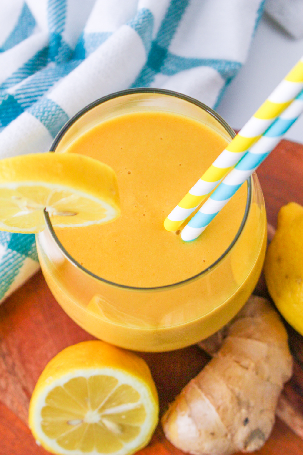 Lemon Smoothie in a glass with a lemon wheel and straws.