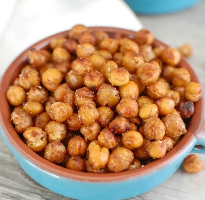 Crunchy Roasted Chickpeas | A Cedar Spoon