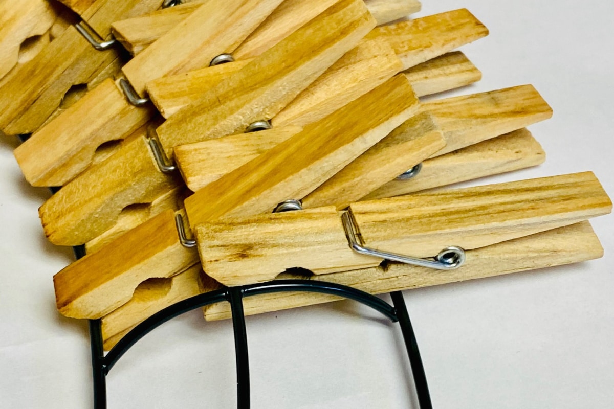 How to make a wreath with clothes pins: clothes pins clipped to a wreath base.