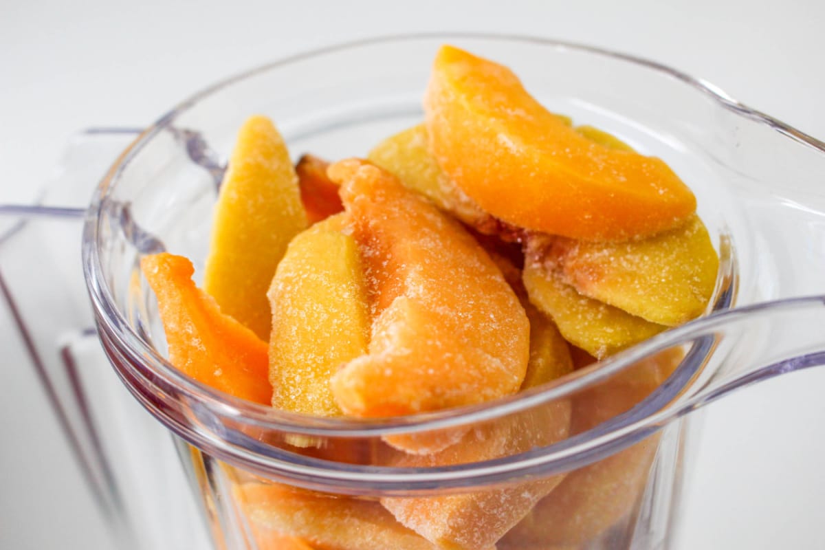 How to make a Peaches and Cream Smoothie: frozen peaches in a blender.