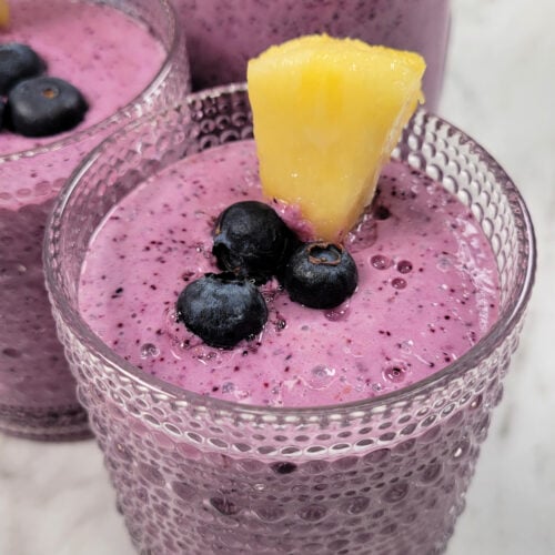 Fresh Blueberry and Pineapple Smoothie.